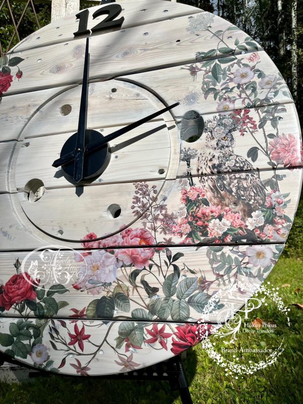 Angelas attic - The Queen Angelas attic - The Queen